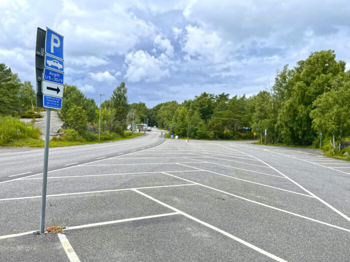 Vid fint badväder är parkeringssituationen vid Lillebybadet och i Sillvik betydligt stökigare än så här.